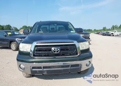 2010 Toyota Tundra Grade 5.7L V8 z USA, uszkodzony, nr VIN 5TFUY5F15AX137953